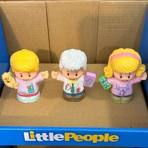 Fisher Price Little People veterinarian,doctor,girl with soap bar MINT CONDITION